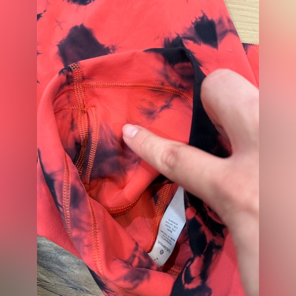 Lululemon Align Tie-Dye Bike Shorts – Red & Black, Size 2 - Picture 4 of 10